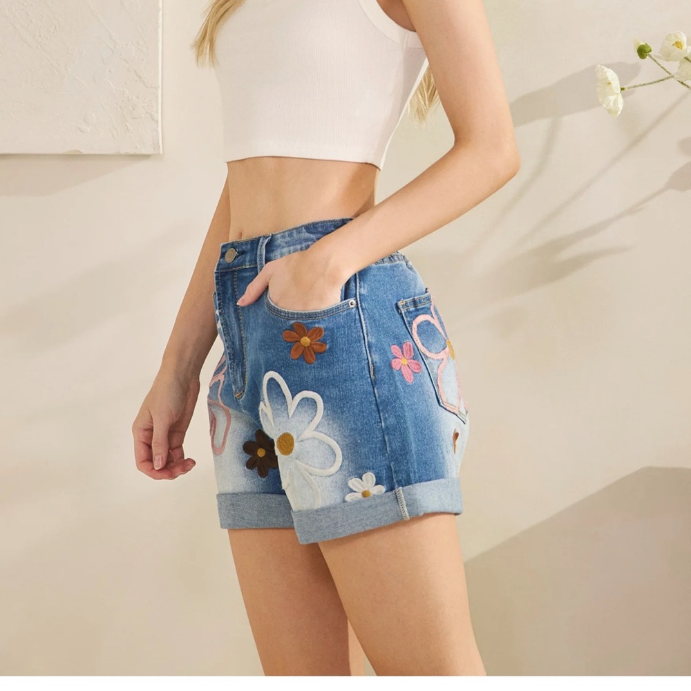 Restock May 2026! NEW! LAST 1! Oli & Hali Floral Embroidered Denim Shorts - Picture 4 of 11